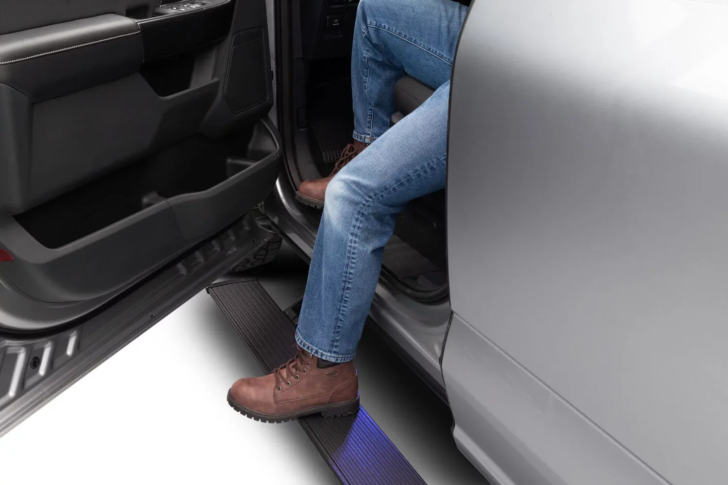 AMPamp-powerstep-2021-ford-f150-silver-studio-05.jpg